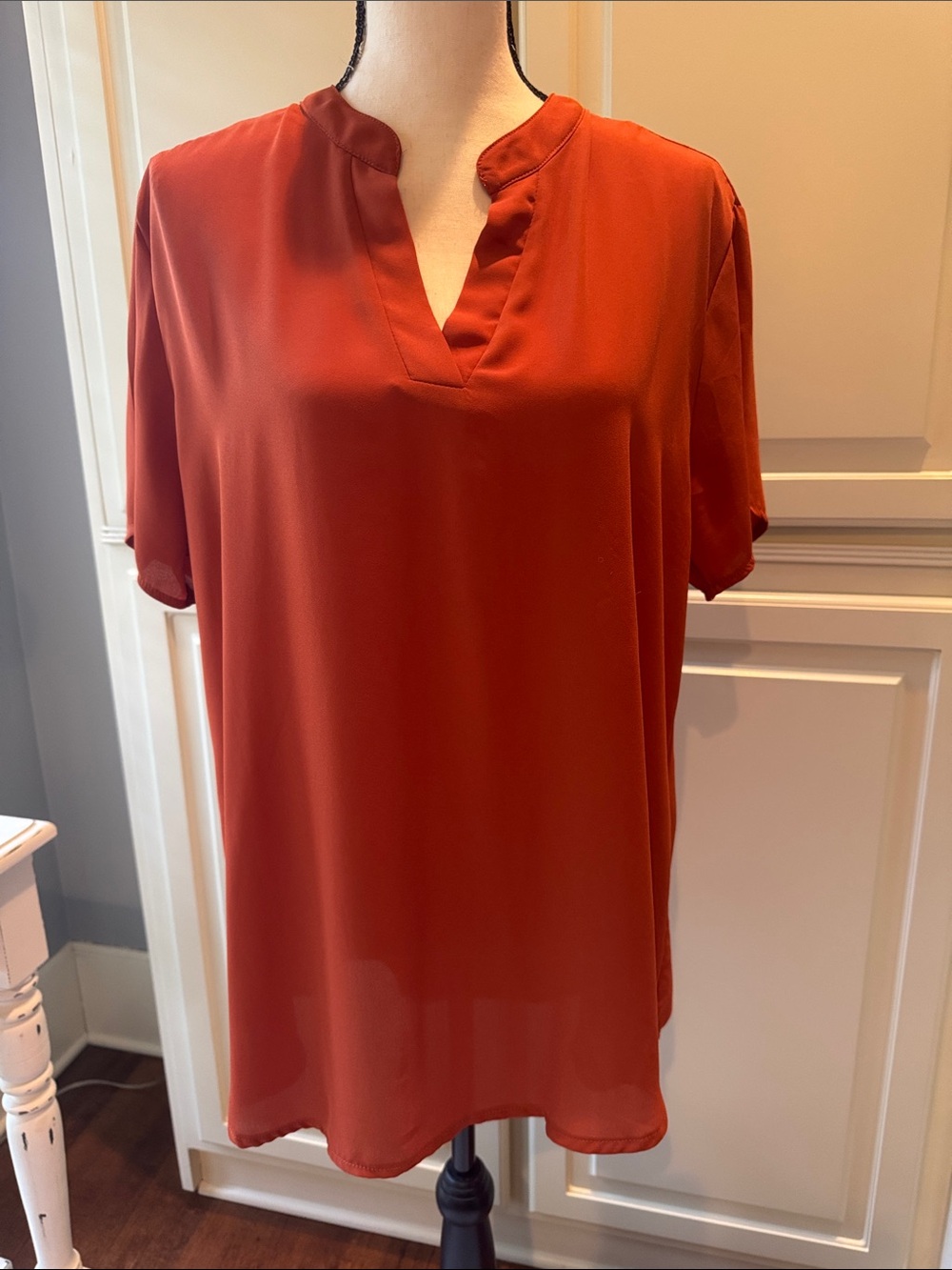 Women's Split V-Neck Short Sleeve Blouse - Rust